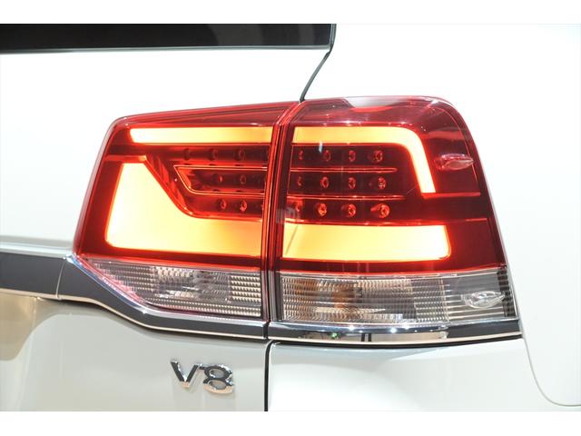 ランドクルーザー ＺＸ　１オナ／ＷＡＬＤエアロ／ＷＡＬＤ２２インチアルミホイール／リアエンターテイメント／サンルーフ／ベージュレザーシート／パワーバックドア／シートヒーター＆ベンチレーション／純正ナビ／地デジ／３６０度カメラ（29枚目）