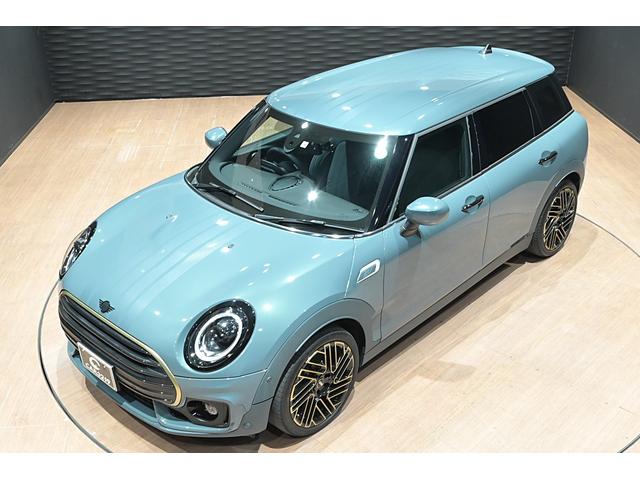 ＭＩＮＩ クーパーＤ　クラブマン　アントールド・エディション　１オーナー／純正１８インチ　アロイ・ホイール　アントールドストライプ　ブラスカラー・アクセント・パーツ　ドライビングアシスト　パーキングアシスト　シートヒーター　バックカメラ　ＥＴＣ　コーナーセンサー（8枚目）