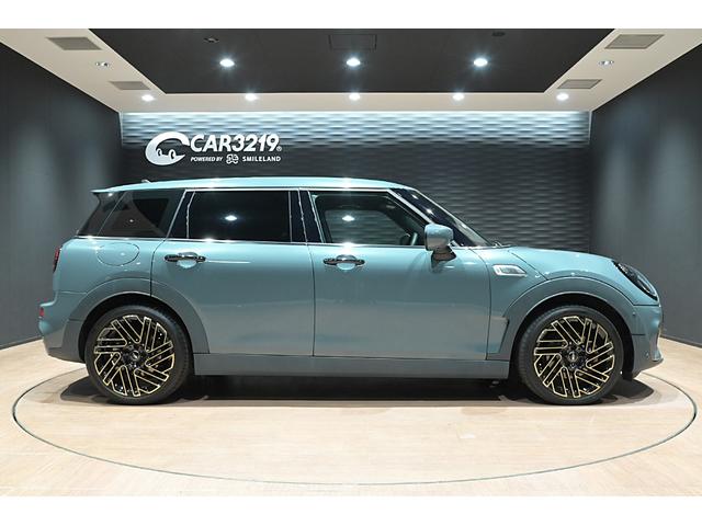 ＭＩＮＩ クーパーＤ　クラブマン　アントールド・エディション　１オーナー／純正１８インチ　アロイ・ホイール　アントールドストライプ　ブラスカラー・アクセント・パーツ　ドライビングアシスト　パーキングアシスト　シートヒーター　バックカメラ　ＥＴＣ　コーナーセンサー（10枚目）