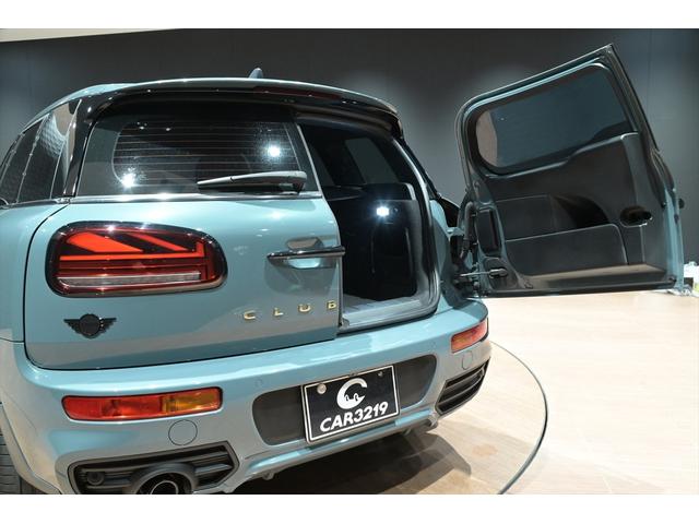 ＭＩＮＩ クーパーＤ　クラブマン　アントールド・エディション　１オーナー／純正１８インチ　アロイ・ホイール　アントールドストライプ　ブラスカラー・アクセント・パーツ　ドライビングアシスト　パーキングアシスト　シートヒーター　バックカメラ　ＥＴＣ　コーナーセンサー（30枚目）