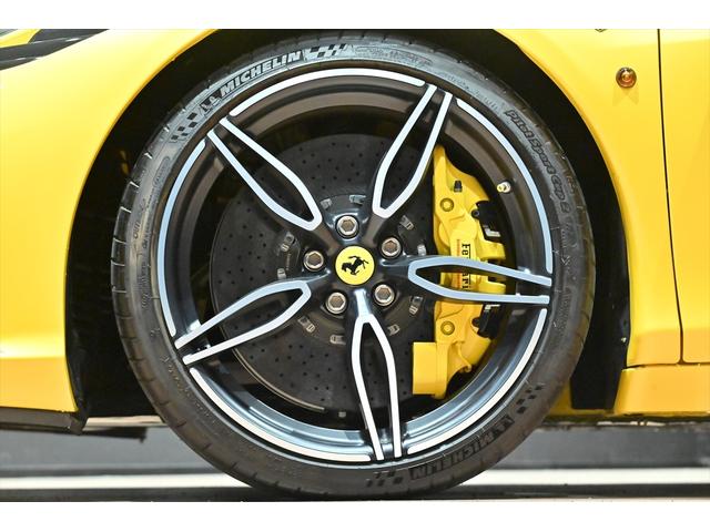 ４５８スペチアーレＡ ベースグレード　世界限定４９９台／正規Ｄ車／Ｇｉａｌｌｏ　Ｔｒｉｐｒｏ　Ｓｔｒａｔｏ／ＮＡＲＴレーシングストライプ／カーボンエクステリア／３Ｄカーボンレーシングシート／前後コーナーセンサー／ＬＥＤステアリング（10枚目）