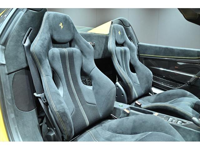 ４５８スペチアーレＡ ベースグレード　世界限定４９９台／正規Ｄ車／Ｇｉａｌｌｏ　Ｔｒｉｐｒｏ　Ｓｔｒａｔｏ／ＮＡＲＴレーシングストライプ／カーボンエクステリア／３Ｄカーボンレーシングシート／前後コーナーセンサー／ＬＥＤステアリング（13枚目）