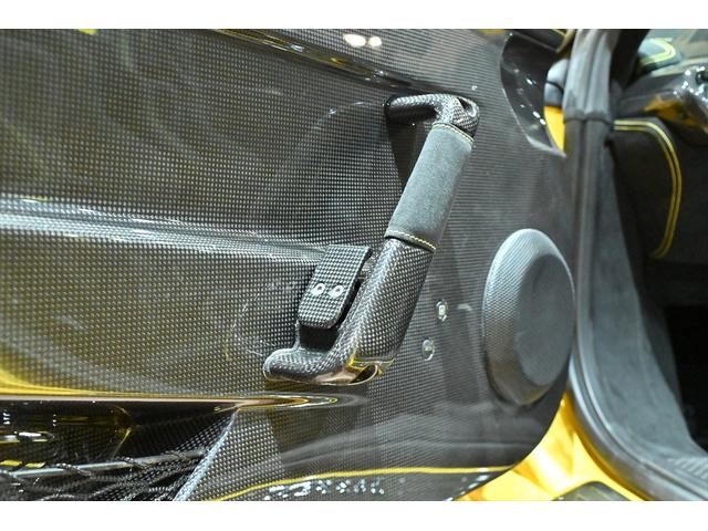 ４５８スペチアーレＡ ベースグレード　世界限定４９９台／正規Ｄ車／Ｇｉａｌｌｏ　Ｔｒｉｐｒｏ　Ｓｔｒａｔｏ／ＮＡＲＴレーシングストライプ／カーボンエクステリア／３Ｄカーボンレーシングシート／前後コーナーセンサー／ＬＥＤステアリング（52枚目）