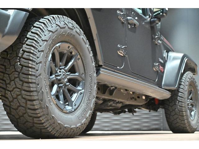 ジープ・ラングラーアンリミテッド ルビコン　リーコン　９５０登録／１００台限定車／グラナイトクリスタルＭ／ＪＥＰＰＥＳＥＮ　ＭＪＣＲ２１６　１８インチＡＷ／　ＧＥＯＬＡＮＤＡＲ　Ｘ－ＡＴ／ＵＳバンパー／レッドシートベルト／リーコン専用インパネ・デカール（17枚目）