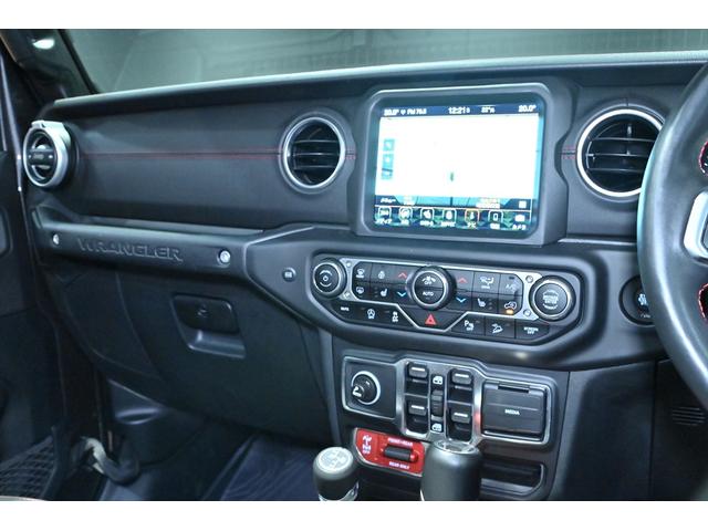 ジープ・ラングラーアンリミテッド ルビコン　リーコン　９５０登録／１００台限定車／グラナイトクリスタルＭ／ＪＥＰＰＥＳＥＮ　ＭＪＣＲ２１６　１８インチＡＷ／　ＧＥＯＬＡＮＤＡＲ　Ｘ－ＡＴ／ＵＳバンパー／レッドシートベルト／リーコン専用インパネ・デカール（42枚目）