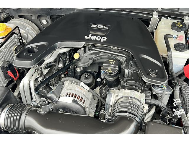 ジープ・ラングラーアンリミテッド ルビコン　リーコン　９５０登録／１００台限定車／グラナイトクリスタルＭ／ＪＥＰＰＥＳＥＮ　ＭＪＣＲ２１６　１８インチＡＷ／　ＧＥＯＬＡＮＤＡＲ　Ｘ－ＡＴ／ＵＳバンパー／レッドシートベルト／リーコン専用インパネ・デカール（59枚目）