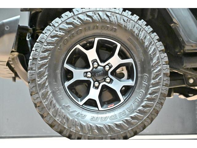 ジープ・ラングラーアンリミテッド ルビコン　１オナ／サンライダー／ＪＥＰＰＥＳＥＮアップコイル／ＧＥＯＲＡＮＤＡＲ　ＭＴ　Ｇ００３　３５×１２．５Ｒ１７／黒革／シートヒーター／ステアリングヒーター／純正ナビ／フルセグ／カープレイ／ＡＣＣ／ＢＳＭ（2枚目）