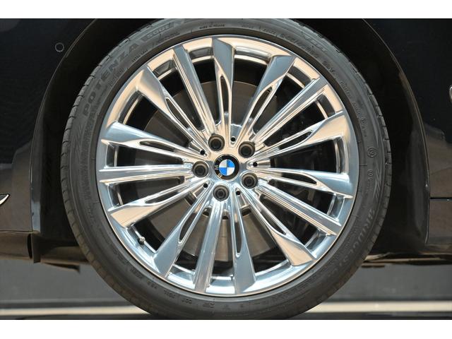 ７シリーズ Ｍ７６０Ｌｉ　ｘＤｒｉｖｅ　Ｖ１２エクセレンス　有償カラー／アズライトブラック／スカイラウンジパノラマルーフ／Ｂｏｗｅｒｓ＆Ｗｉｌｋｉｎｓプレミアムサウンドシステム／リアエンターテイメント／純正２０インチＡＷ／全周囲カメラ／ＢＭＷレーザーライト（3枚目）