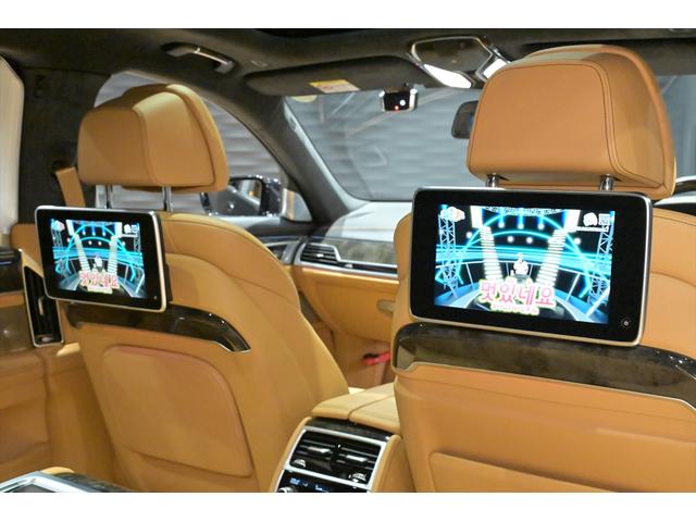 ７シリーズ Ｍ７６０Ｌｉ　ｘＤｒｉｖｅ　Ｖ１２エクセレンス　有償カラー／アズライトブラック／スカイラウンジパノラマルーフ／Ｂｏｗｅｒｓ＆Ｗｉｌｋｉｎｓプレミアムサウンドシステム／リアエンターテイメント／純正２０インチＡＷ／全周囲カメラ／ＢＭＷレーザーライト（4枚目）