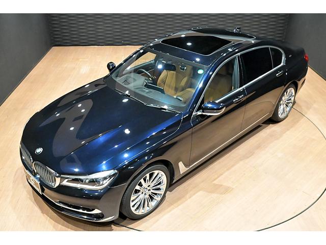 ７シリーズ Ｍ７６０Ｌｉ　ｘＤｒｉｖｅ　Ｖ１２エクセレンス　有償カラー／アズライトブラック／スカイラウンジパノラマルーフ／Ｂｏｗｅｒｓ＆Ｗｉｌｋｉｎｓプレミアムサウンドシステム／リアエンターテイメント／純正２０インチＡＷ／全周囲カメラ／ＢＭＷレーザーライト（8枚目）