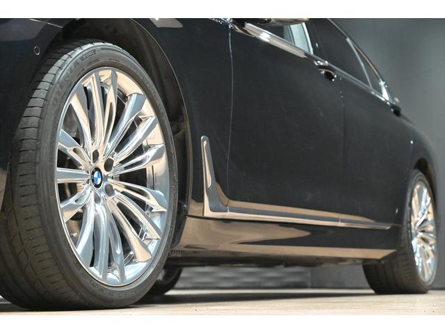 ７シリーズ Ｍ７６０Ｌｉ　ｘＤｒｉｖｅ　Ｖ１２エクセレンス　有償カラー／アズライトブラック／スカイラウンジパノラマルーフ／Ｂｏｗｅｒｓ＆Ｗｉｌｋｉｎｓプレミアムサウンドシステム／リアエンターテイメント／純正２０インチＡＷ／全周囲カメラ／ＢＭＷレーザーライト（16枚目）