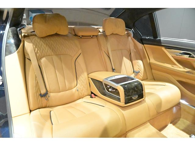 ７シリーズ Ｍ７６０Ｌｉ　ｘＤｒｉｖｅ　Ｖ１２エクセレンス　有償カラー／アズライトブラック／スカイラウンジパノラマルーフ／Ｂｏｗｅｒｓ＆Ｗｉｌｋｉｎｓプレミアムサウンドシステム／リアエンターテイメント／純正２０インチＡＷ／全周囲カメラ／ＢＭＷレーザーライト（19枚目）