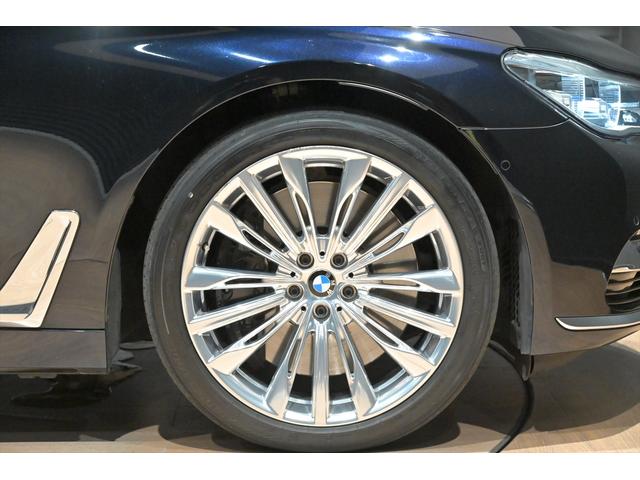 ７シリーズ Ｍ７６０Ｌｉ　ｘＤｒｉｖｅ　Ｖ１２エクセレンス　有償カラー／アズライトブラック／スカイラウンジパノラマルーフ／Ｂｏｗｅｒｓ＆Ｗｉｌｋｉｎｓプレミアムサウンドシステム／リアエンターテイメント／純正２０インチＡＷ／全周囲カメラ／ＢＭＷレーザーライト（33枚目）