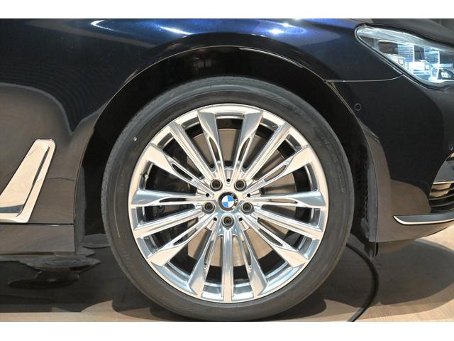７シリーズ Ｍ７６０Ｌｉ　ｘＤｒｉｖｅ　Ｖ１２エクセレンス　有償カラー／アズライトブラック／スカイラウンジパノラマルーフ／Ｂｏｗｅｒｓ＆Ｗｉｌｋｉｎｓプレミアムサウンドシステム／リアエンターテイメント／純正２０インチＡＷ／全周囲カメラ／ＢＭＷレーザーライト（34枚目）
