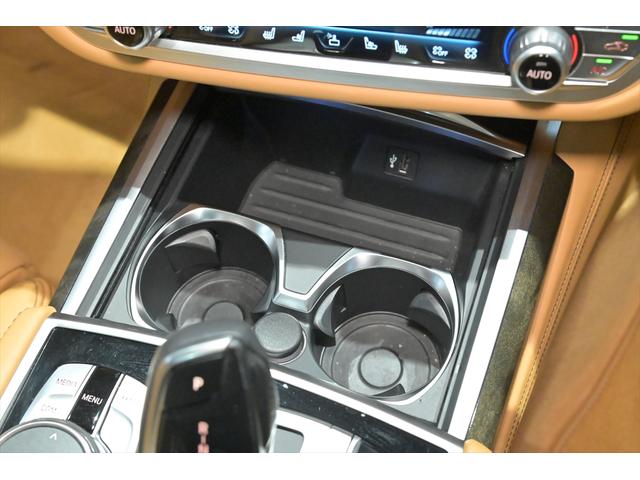 ７シリーズ Ｍ７６０Ｌｉ　ｘＤｒｉｖｅ　Ｖ１２エクセレンス　有償カラー／アズライトブラック／スカイラウンジパノラマルーフ／Ｂｏｗｅｒｓ＆Ｗｉｌｋｉｎｓプレミアムサウンドシステム／リアエンターテイメント／純正２０インチＡＷ／全周囲カメラ／ＢＭＷレーザーライト（48枚目）