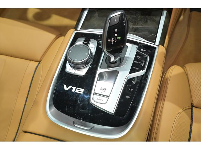 ７シリーズ Ｍ７６０Ｌｉ　ｘＤｒｉｖｅ　Ｖ１２エクセレンス　有償カラー／アズライトブラック／スカイラウンジパノラマルーフ／Ｂｏｗｅｒｓ＆Ｗｉｌｋｉｎｓプレミアムサウンドシステム／リアエンターテイメント／純正２０インチＡＷ／全周囲カメラ／ＢＭＷレーザーライト（49枚目）