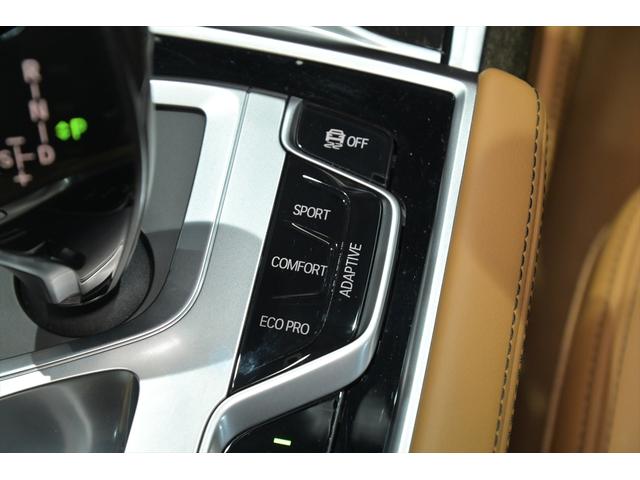 ７シリーズ Ｍ７６０Ｌｉ　ｘＤｒｉｖｅ　Ｖ１２エクセレンス　有償カラー／アズライトブラック／スカイラウンジパノラマルーフ／Ｂｏｗｅｒｓ＆Ｗｉｌｋｉｎｓプレミアムサウンドシステム／リアエンターテイメント／純正２０インチＡＷ／全周囲カメラ／ＢＭＷレーザーライト（51枚目）