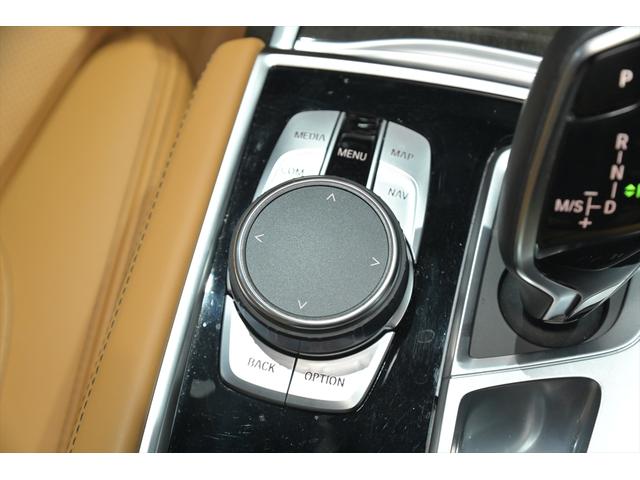 ７シリーズ Ｍ７６０Ｌｉ　ｘＤｒｉｖｅ　Ｖ１２エクセレンス　有償カラー／アズライトブラック／スカイラウンジパノラマルーフ／Ｂｏｗｅｒｓ＆Ｗｉｌｋｉｎｓプレミアムサウンドシステム／リアエンターテイメント／純正２０インチＡＷ／全周囲カメラ／ＢＭＷレーザーライト（52枚目）