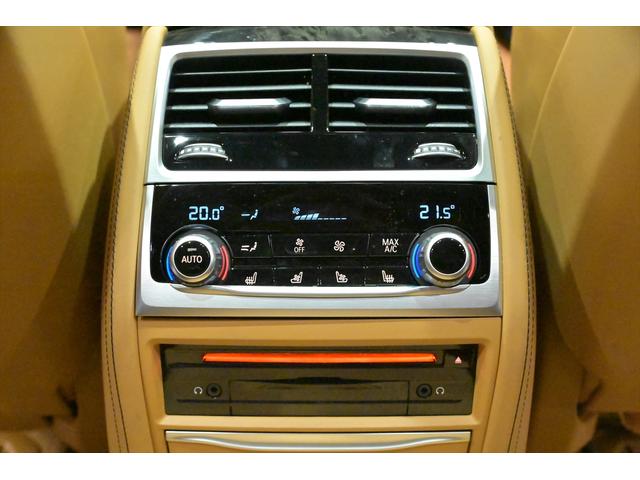 ７シリーズ Ｍ７６０Ｌｉ　ｘＤｒｉｖｅ　Ｖ１２エクセレンス　有償カラー／アズライトブラック／スカイラウンジパノラマルーフ／Ｂｏｗｅｒｓ＆Ｗｉｌｋｉｎｓプレミアムサウンドシステム／リアエンターテイメント／純正２０インチＡＷ／全周囲カメラ／ＢＭＷレーザーライト（60枚目）