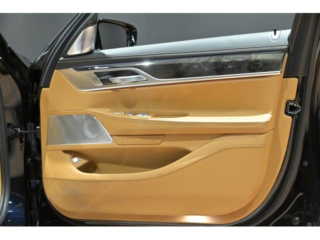 ７シリーズ Ｍ７６０Ｌｉ　ｘＤｒｉｖｅ　Ｖ１２エクセレンス　有償カラー／アズライトブラック／スカイラウンジパノラマルーフ／Ｂｏｗｅｒｓ＆Ｗｉｌｋｉｎｓプレミアムサウンドシステム／リアエンターテイメント／純正２０インチＡＷ／全周囲カメラ／ＢＭＷレーザーライト（62枚目）