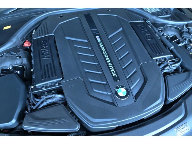 ７シリーズ Ｍ７６０Ｌｉ　ｘＤｒｉｖｅ　Ｖ１２エクセレンス　有償カラー／アズライトブラック／スカイラウンジパノラマルーフ／Ｂｏｗｅｒｓ＆Ｗｉｌｋｉｎｓプレミアムサウンドシステム／リアエンターテイメント／純正２０インチＡＷ／全周囲カメラ／ＢＭＷレーザーライト（66枚目）