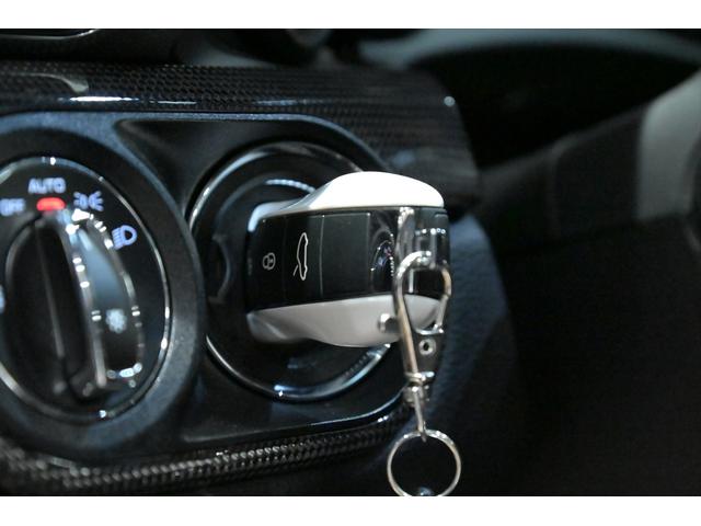 911 911GT3RS ディーラー車/左H/パワークラフト製エキゾースト/オーリンズ製車高調/スポーツクロノPKG/ホワイトメーター/ホワイトクロノダイヤル/クラブスポーツPKG/カーボン製軽量バケットシート/ロールケージ(53枚目)