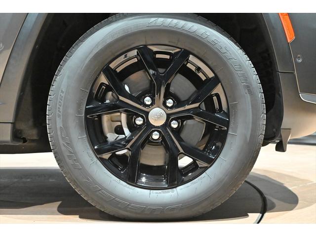 ジープ・グランドチェロキーL リミテッド 全周囲カメラ ACC BSM HUD レザーシート シートヒーター ベンチレーション ステアリングヒーター パワーシート ALPINEスピーカー フルセグ コーナーセンサー パドルシフト(14枚目)