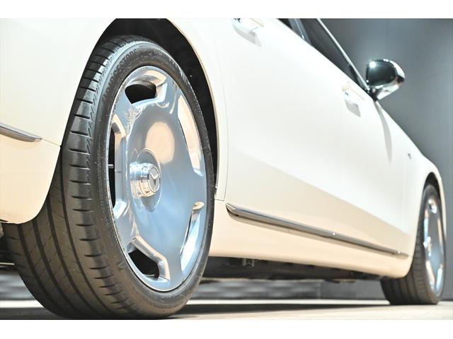 Ｓクラス Ｓ６８０　４マチック　ファーストクラスパッケージ　ダイヤモンドホワイト／ファーストクラスＰＫＧ／Ｂｕｒｍｅｓｔｅｒ３Ｄサウンド／Ｒエンター／パノラミックスライディングルーフ／ウォールナットインテリアトリム／ベンチレーション／マッサージ／左右独立シート（18枚目）