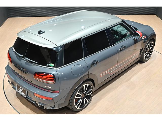 ＭＩＮＩ ＪＣＷクラブマンＧＰインスパイアードエディション　国内１２０台限定／サンダーグレー／専用シリアルナンバーデカール／ＪＣＷ１９インチＡＷ／ＪＣＷレザーステアリング／ＪＣＷスポーツシート／ＬＥＤヘッドライト／レーダークルーズ／ドラレコ／バックカメラ（9枚目）