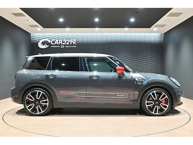ＭＩＮＩ ＪＣＷクラブマンＧＰインスパイアードエディション　国内１２０台限定／サンダーグレー／専用シリアルナンバーデカール／ＪＣＷ１９インチＡＷ／ＪＣＷレザーステアリング／ＪＣＷスポーツシート／ＬＥＤヘッドライト／レーダークルーズ／ドラレコ／バックカメラ（10枚目）