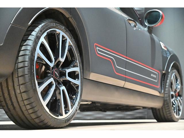 ＭＩＮＩ ＪＣＷクラブマンＧＰインスパイアードエディション　国内１２０台限定／サンダーグレー／専用シリアルナンバーデカール／ＪＣＷ１９インチＡＷ／ＪＣＷレザーステアリング／ＪＣＷスポーツシート／ＬＥＤヘッドライト／レーダークルーズ／ドラレコ／バックカメラ（17枚目）