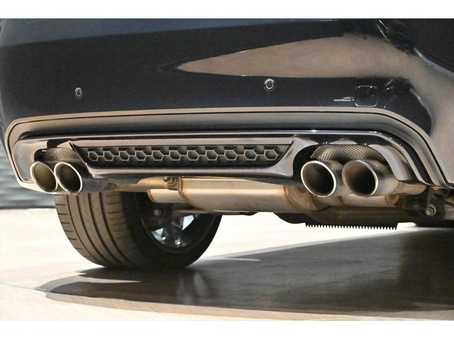 Ｘ６ Ｍ ベースグレード　ＯＰ２１インチアルミホイール／インテリアカーボン／ブルーキャリパー／ドライブセレクト／ＬＥＤヘッドライト／Ｐセンサー／Ｐバックドア／ＨＵＤ／ＢＳＭ／クルコン／４本出しマフラー／カーボンブラック／本革（3枚目）