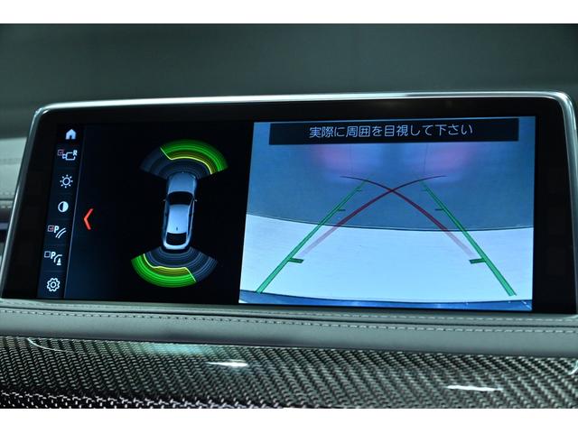 Ｘ６ Ｍ ベースグレード　ＯＰ２１インチアルミホイール／インテリアカーボン／ブルーキャリパー／ドライブセレクト／ＬＥＤヘッドライト／Ｐセンサー／Ｐバックドア／ＨＵＤ／ＢＳＭ／クルコン／４本出しマフラー／カーボンブラック／本革（13枚目）