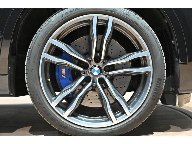 Ｘ６ Ｍ ベースグレード　ＯＰ２１インチアルミホイール／インテリアカーボン／ブルーキャリパー／ドライブセレクト／ＬＥＤヘッドライト／Ｐセンサー／Ｐバックドア／ＨＵＤ／ＢＳＭ／クルコン／４本出しマフラー／カーボンブラック／本革（15枚目）