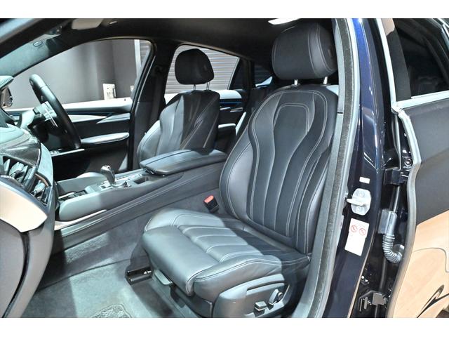 Ｘ６ Ｍ ベースグレード　ＯＰ２１インチアルミホイール／インテリアカーボン／ブルーキャリパー／ドライブセレクト／ＬＥＤヘッドライト／Ｐセンサー／Ｐバックドア／ＨＵＤ／ＢＳＭ／クルコン／４本出しマフラー／カーボンブラック／本革（18枚目）