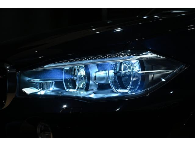 Ｘ６ Ｍ ベースグレード　ＯＰ２１インチアルミホイール／インテリアカーボン／ブルーキャリパー／ドライブセレクト／ＬＥＤヘッドライト／Ｐセンサー／Ｐバックドア／ＨＵＤ／ＢＳＭ／クルコン／４本出しマフラー／カーボンブラック／本革（30枚目）