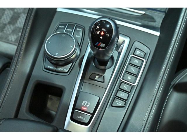 Ｘ６ Ｍ ベースグレード　ＯＰ２１インチアルミホイール／インテリアカーボン／ブルーキャリパー／ドライブセレクト／ＬＥＤヘッドライト／Ｐセンサー／Ｐバックドア／ＨＵＤ／ＢＳＭ／クルコン／４本出しマフラー／カーボンブラック／本革（41枚目）