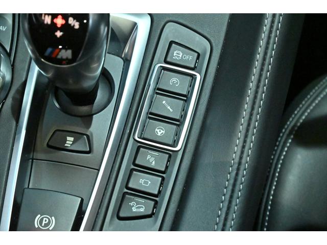 Ｘ６ Ｍ ベースグレード　ＯＰ２１インチアルミホイール／インテリアカーボン／ブルーキャリパー／ドライブセレクト／ＬＥＤヘッドライト／Ｐセンサー／Ｐバックドア／ＨＵＤ／ＢＳＭ／クルコン／４本出しマフラー／カーボンブラック／本革（43枚目）