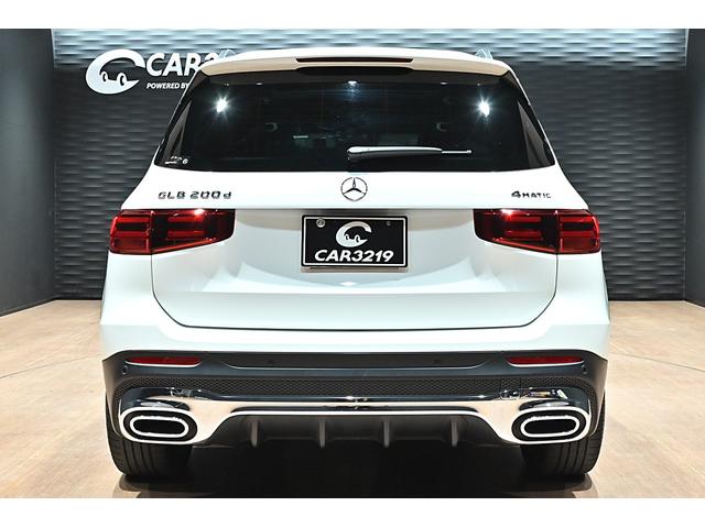 GLB GLB200d 4マチック AMGラインパッケージ 1オーナー AMGラインPKG スポーツブレーキ スポーティーエンジンサウンド パノラミックスライディングルーフ カーボン調インテリアトリム 20インチAMGAW 本革スポーツステアリング(7枚目)