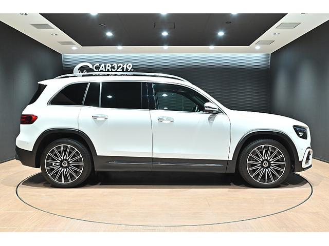 GLB GLB200d 4マチック AMGラインパッケージ 1オーナー AMGラインPKG スポーツブレーキ スポーティーエンジンサウンド パノラミックスライディングルーフ カーボン調インテリアトリム 20インチAMGAW 本革スポーツステアリング(10枚目)