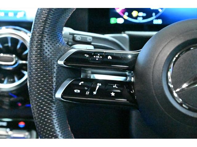 GLB GLB200d 4マチック AMGラインパッケージ 1オーナー AMGラインPKG スポーツブレーキ スポーティーエンジンサウンド パノラミックスライディングルーフ カーボン調インテリアトリム 20インチAMGAW 本革スポーツステアリング(21枚目)