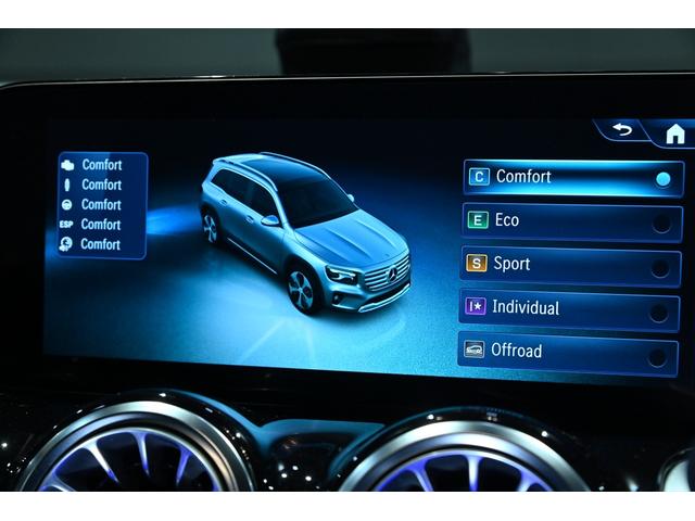 GLB GLB200d 4マチック AMGラインパッケージ 1オーナー AMGラインPKG スポーツブレーキ スポーティーエンジンサウンド パノラミックスライディングルーフ カーボン調インテリアトリム 20インチAMGAW 本革スポーツステアリング(40枚目)