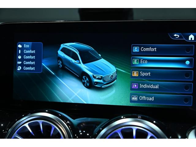 GLB GLB200d 4マチック AMGラインパッケージ 1オーナー AMGラインPKG スポーツブレーキ スポーティーエンジンサウンド パノラミックスライディングルーフ カーボン調インテリアトリム 20インチAMGAW 本革スポーツステアリング(41枚目)