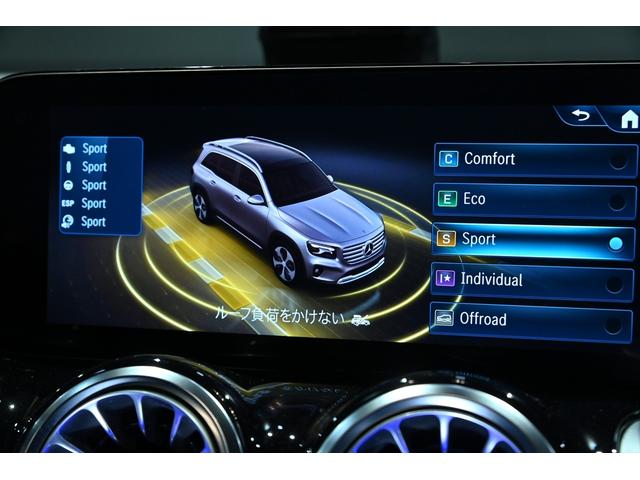 GLB GLB200d 4マチック AMGラインパッケージ 1オーナー AMGラインPKG スポーツブレーキ スポーティーエンジンサウンド パノラミックスライディングルーフ カーボン調インテリアトリム 20インチAMGAW 本革スポーツステアリング(42枚目)