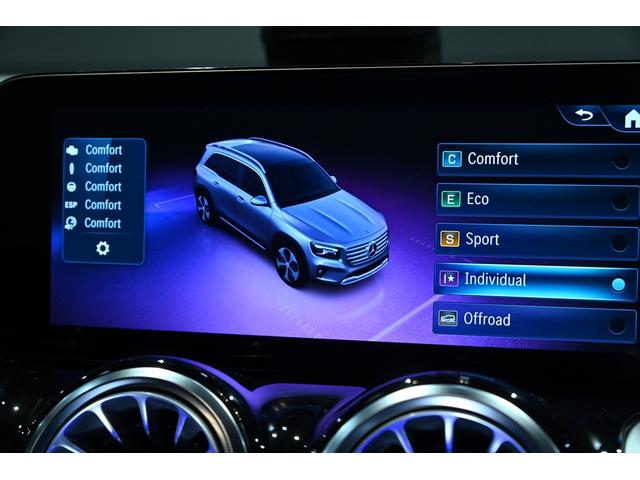 GLB GLB200d 4マチック AMGラインパッケージ 1オーナー AMGラインPKG スポーツブレーキ スポーティーエンジンサウンド パノラミックスライディングルーフ カーボン調インテリアトリム 20インチAMGAW 本革スポーツステアリング(43枚目)