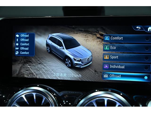 GLB GLB200d 4マチック AMGラインパッケージ 1オーナー AMGラインPKG スポーツブレーキ スポーティーエンジンサウンド パノラミックスライディングルーフ カーボン調インテリアトリム 20インチAMGAW 本革スポーツステアリング(44枚目)