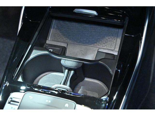 Aクラス A35 4マチック エディション1 専用デカール Mテックゴールドアクセント 19インチAMG AW AMGナイトPKG エアロダイナミックPKG 専用バンパーデザイン AMGドライブコントロールSW AMGアドバンスドPKG(60枚目)