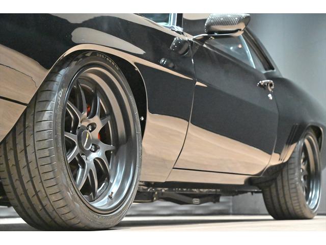 フロントタイヤサイズ【２２５／４０Ｒ１８】