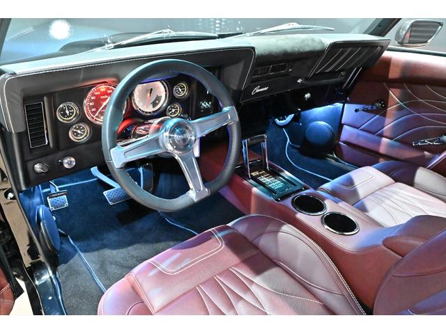 クラシカルな雰囲気を残しながらも快適性を向上させたインテリアでございます♪