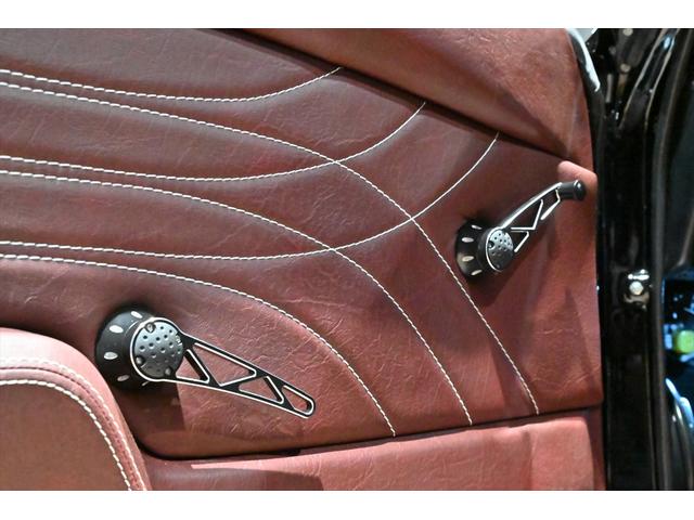 当店大型ショールームございます☆ご来店前にご予約頂きましたらお車をショールームにてご案内させて頂きます！！雨の日も風の日もごゆっくりお車をご覧いただけますのでお気軽にご連絡ください♪♪